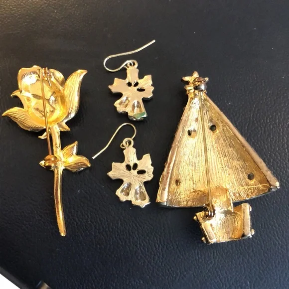 Holiday Jewelry lot of 3 pcs. Gold Toned. Enamel Rhinestones Rose Tree Earrings - Picture 2 of 6